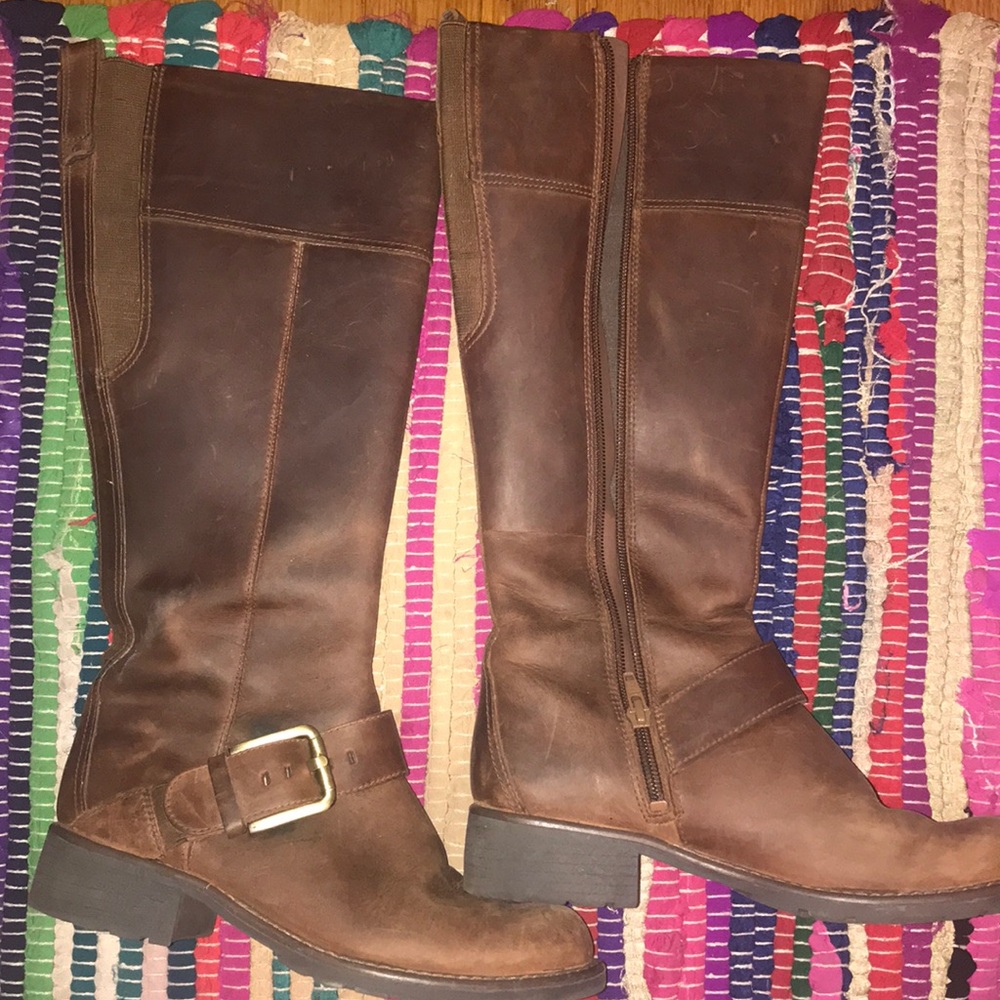 very very new clark boots